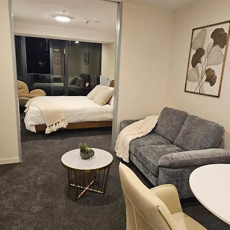 Cityscape Retreat - Apartment With Pool And Gym